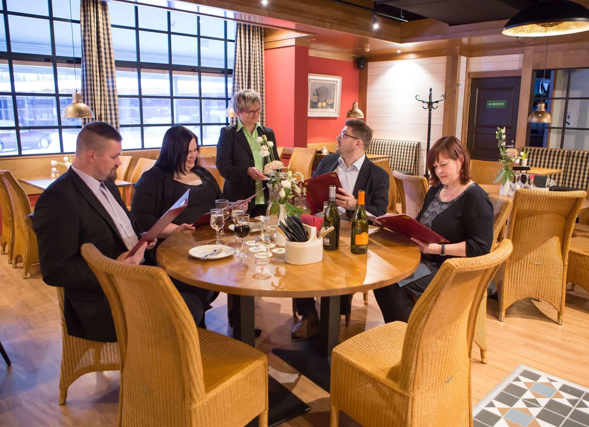Finlandia Hotel Isovalkeinen Куопио Экстерьер фото